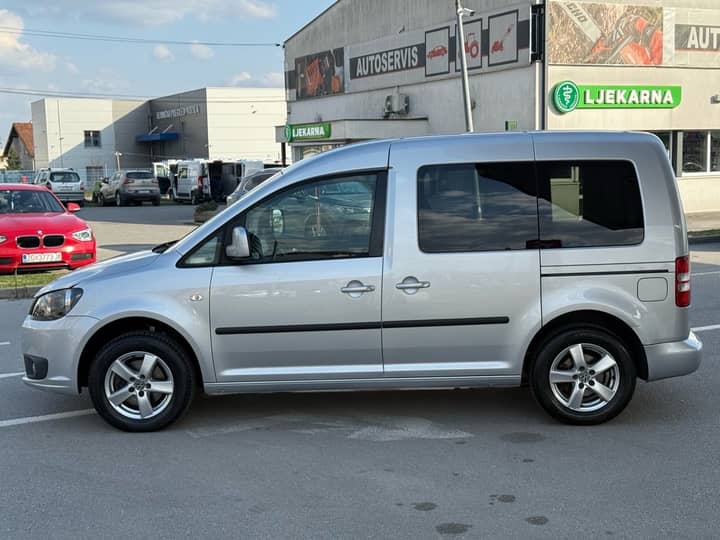 2015 VW Caddy - eksterijer 1