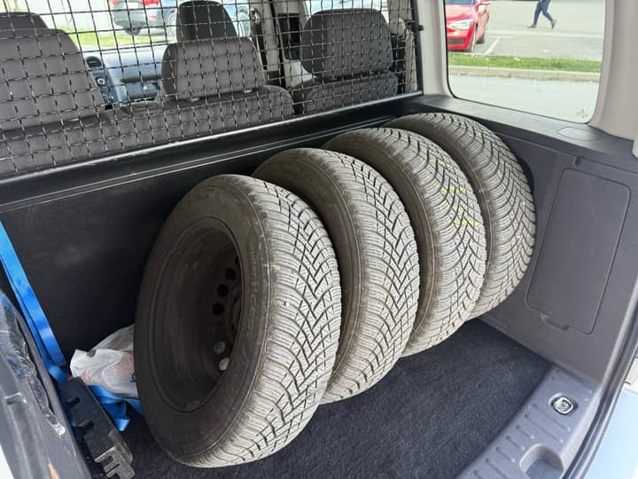 2015 VW Caddy - interijer 1