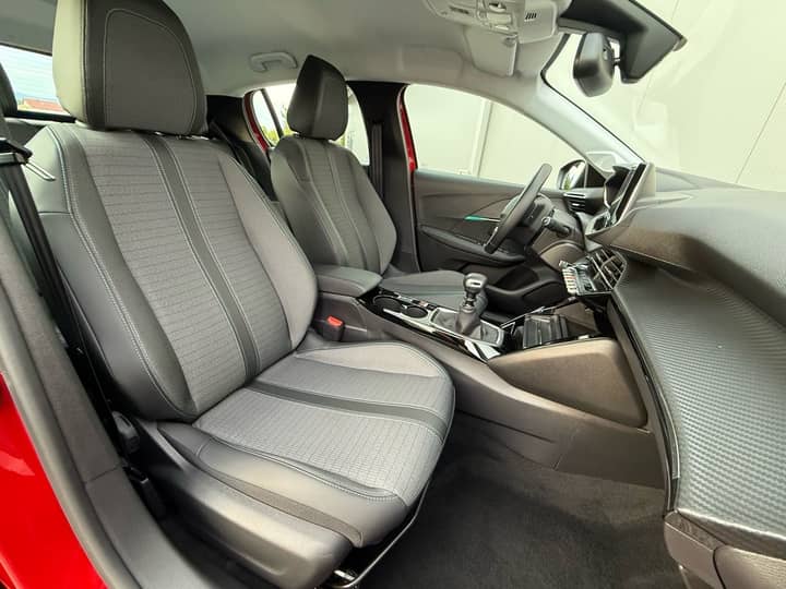 Peugeot 208 1,2 100ks Allure*KAMERA*JAMSTVO* - interijer 3