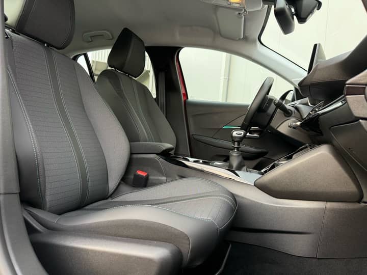 Peugeot 208 1,2 100ks Allure*KAMERA*JAMSTVO* - interijer 2