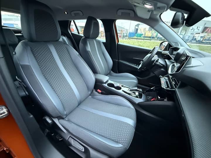 Peugeot 2008 1.2 130ks Allure*AUTOMATIK*JAMSTVO* - interijer 3