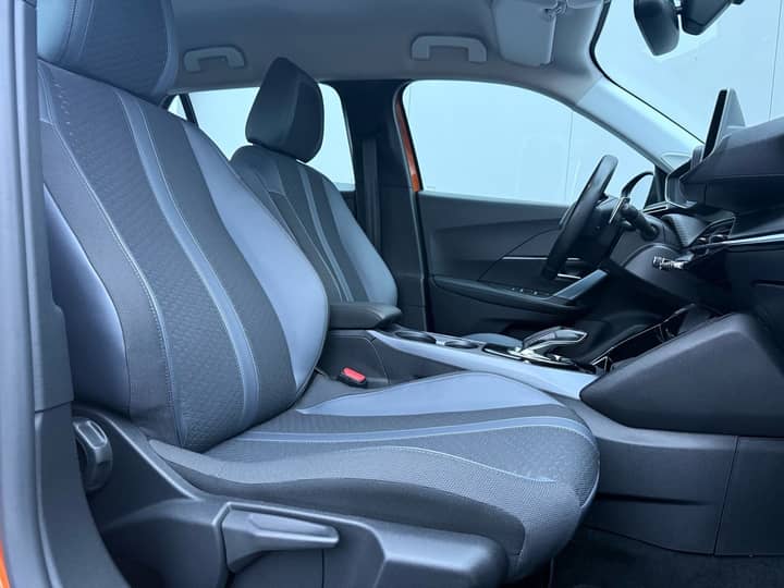 Peugeot 2008 1.2 130ks Allure*AUTOMATIK*JAMSTVO* - interijer 2