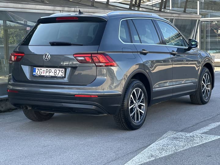 Slika prikazuje vanjski izgled vozila.
