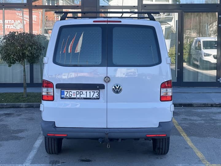 Slika prikazuje vanjski dio vozila (eksterijer).