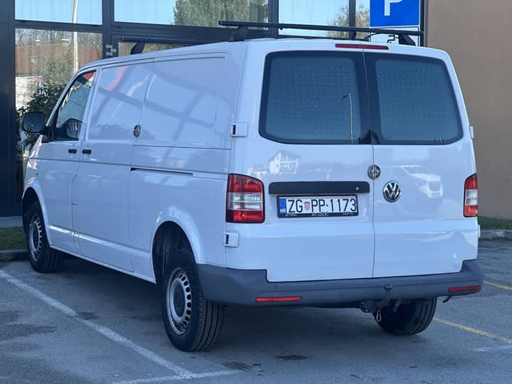 Slika prikazuje vanjski dio vozila (eksterijer).
