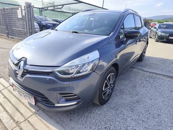 Slika prikazuje vanjsku karoseriju i prednji dio vozila.