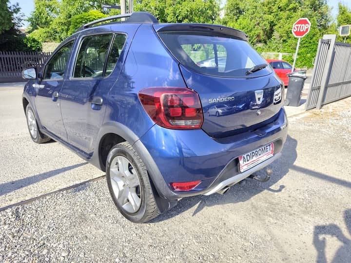 Slika prikazuje vanjski izgled vozila.
