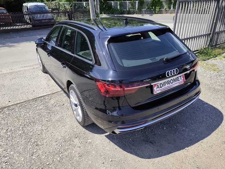Slika prikazuje vanjski dio vozila (stražnji kraj).