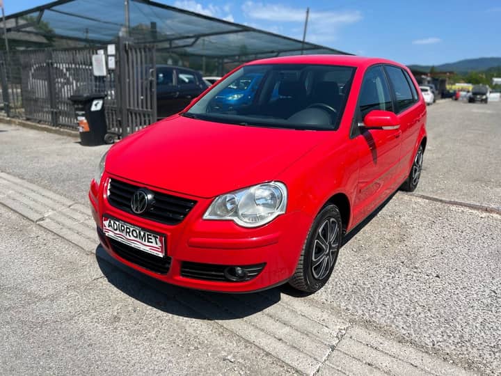 Slika prikazuje vanjski izgled vozila.