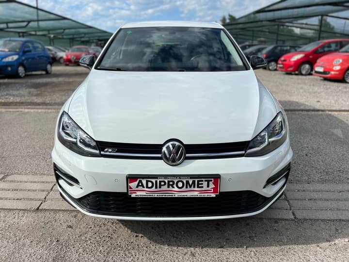 Slika prikazuje vanjsku karoseriju vozila.