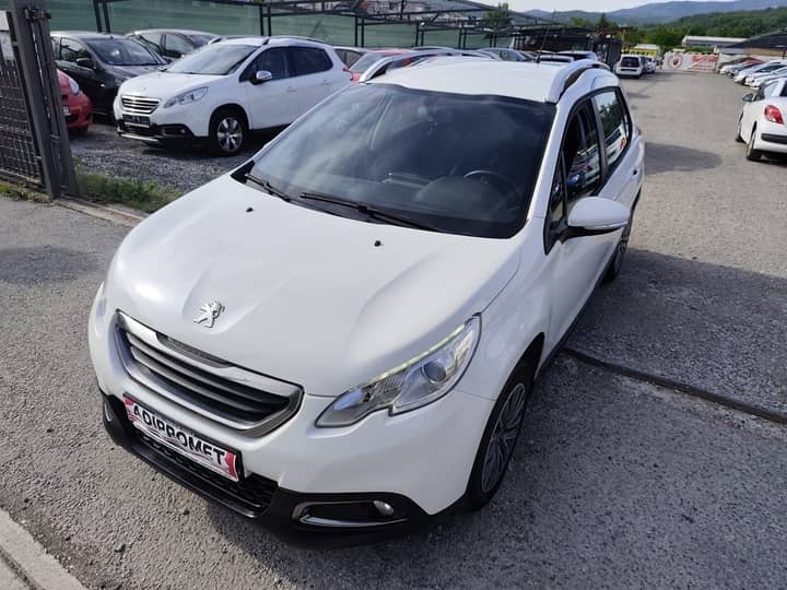 Slika prikazuje vanjski dio vozila.