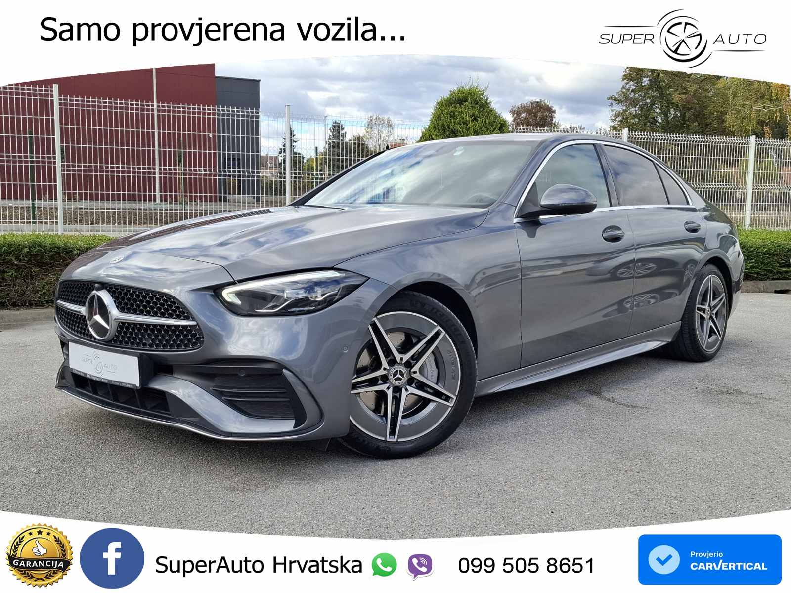 Slika prikazuje vanjski dio vozila, fokus na karoseriju