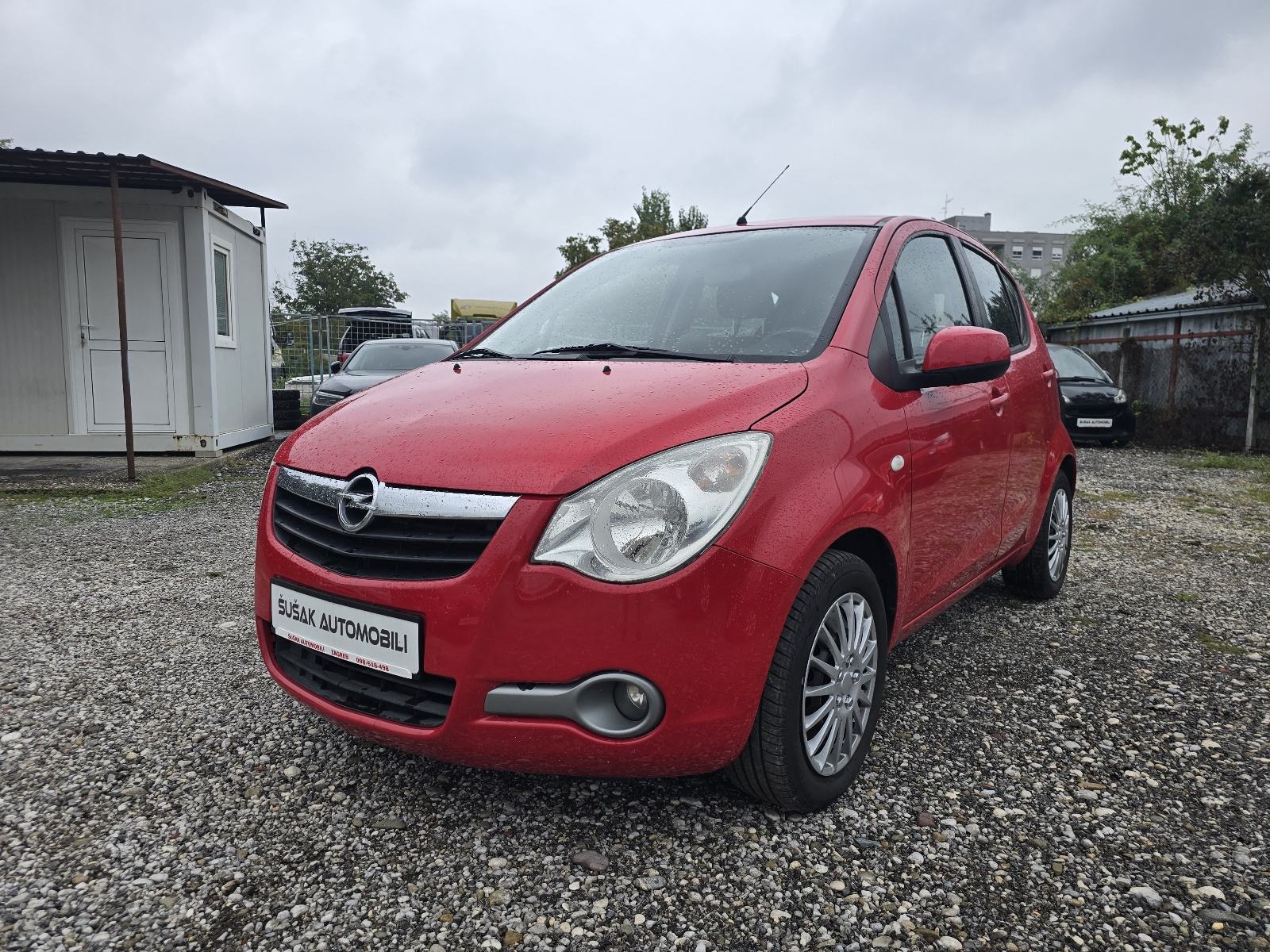 Slika prikazuje vanjski izgled automobila.
