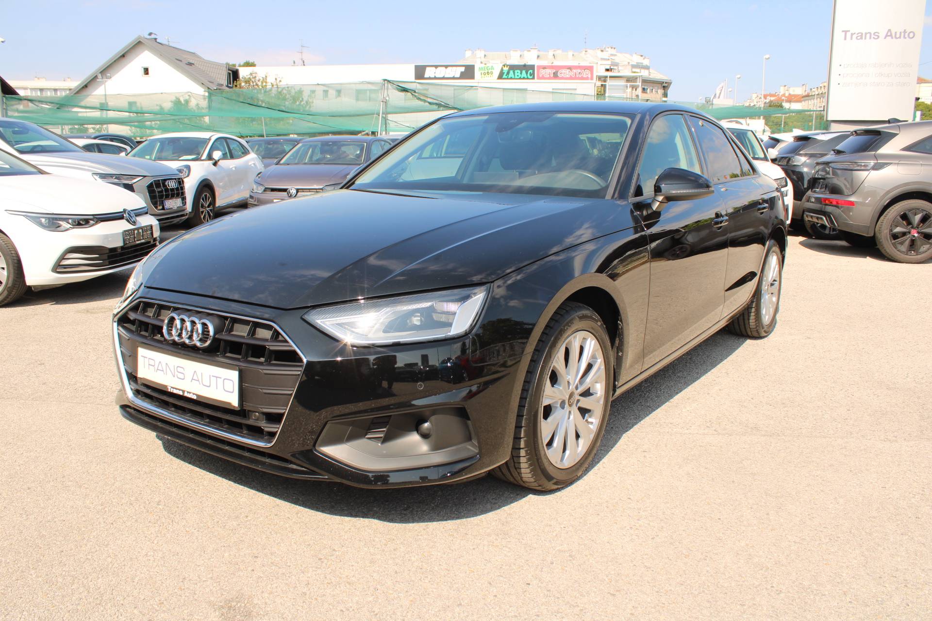 Slika prikazuje vanjski izgled automobila.