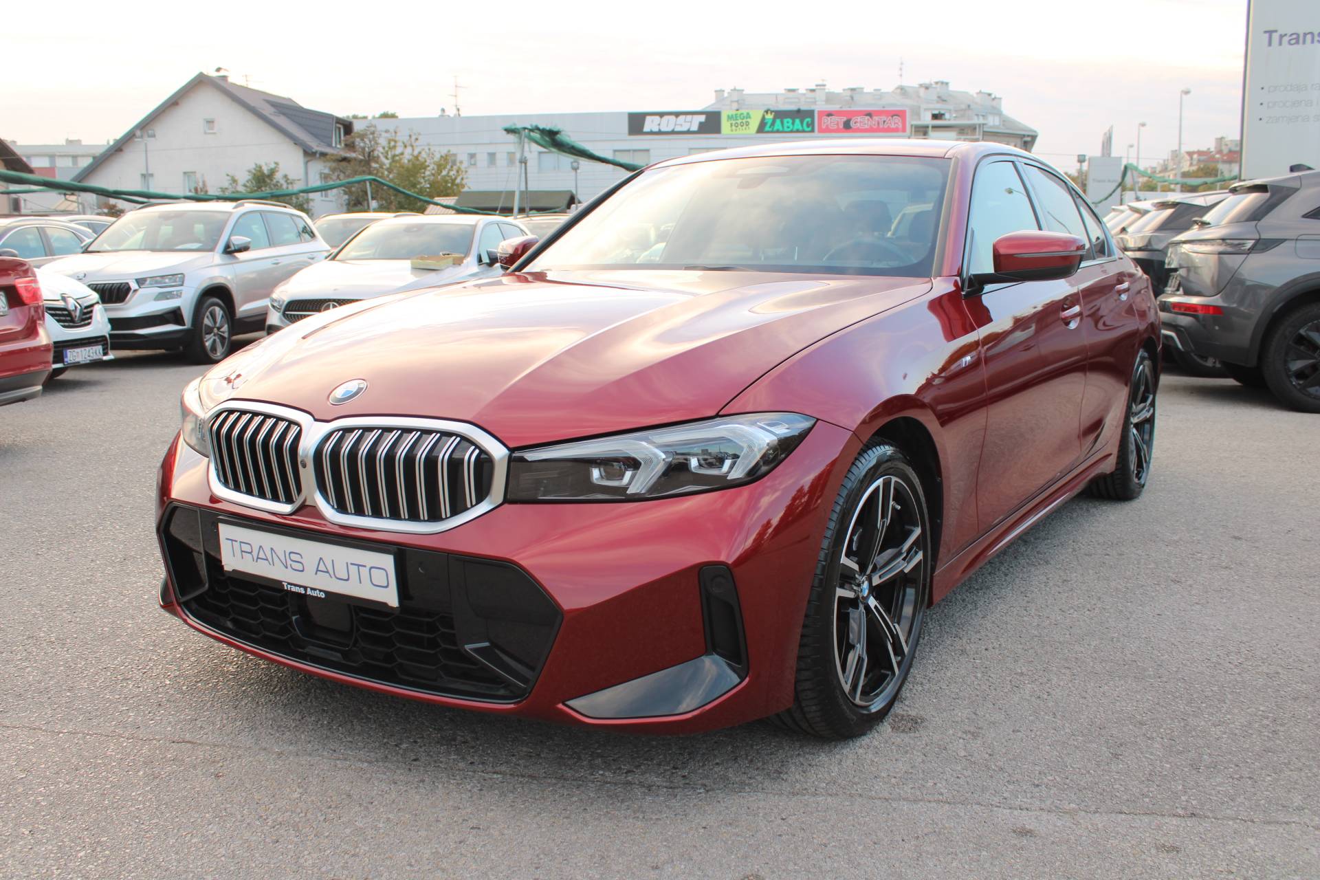 Slika prikazuje vanjski izgled automobila (eksterijer).