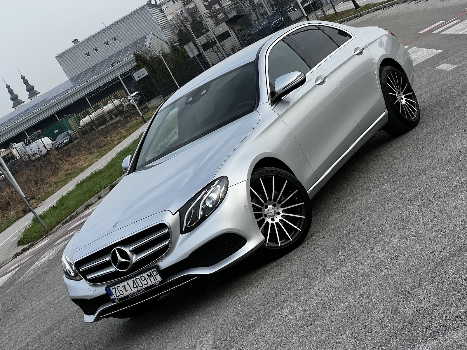 Mercedes-Benz E220d Avantgarde*WIDESCREEN*ALU 19*